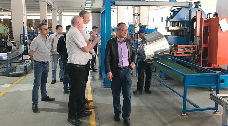 三年疫情后首訪！英國客戶Buyitdirec蒞臨金環(huán)電器視察