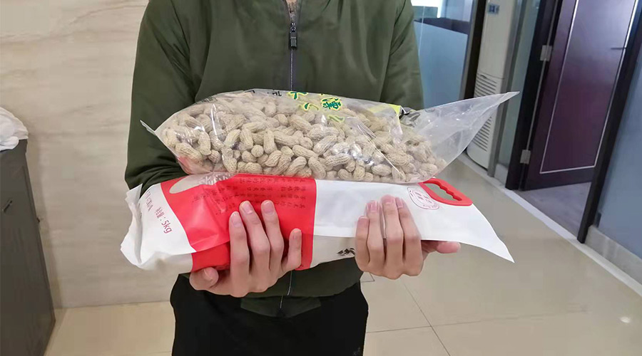 新春關懷 禮滿情暖！金環(huán)電器給員工發(fā)年貨